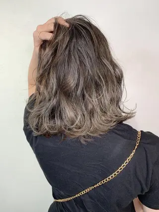 ミディアム アンダーバーホワイト 堺東店のヘアスタイル