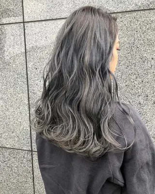 ロング カラー REVE所属・TAKU 美容師のヘアスタイル