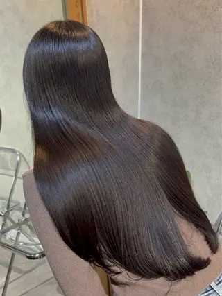 ロング 赤みオフの透明感職人 /ケア重視の美髪施術のヘアスタイル