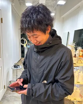 ショート パーマ メンズ グランジヘア 無造作ヘアHYUGAのヘアスタイル