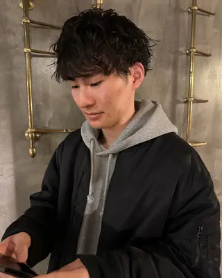 ミディアム パーマ メンズ グランジヘア 無造作ヘアHYUGAのヘアスタイル