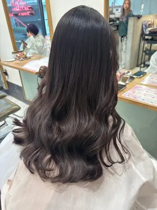 カラー D'na ディーナのヘアスタイル