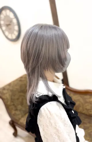 ミディアム 飯星慧斗 /ブリーチ、縮毛矯正のヘアスタイル