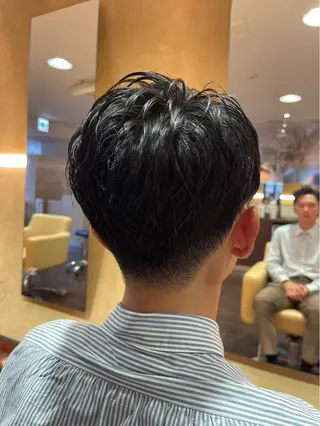 メンズ ラシェンテ居留地所属・鶴﨑 美優亜のヘアスタイル