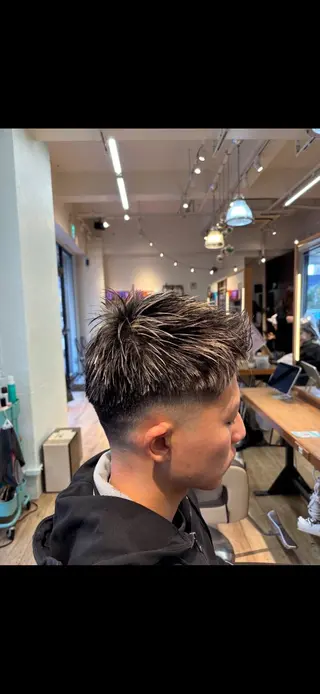 ショート メンズ 洛樹 /海外風ヘアー /フェード/パーマのヘアスタイル