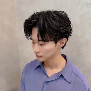 ミディアム メンズ フェザー/ゆるふわ パーマ/鐘ヶ江 航青のヘアスタイル