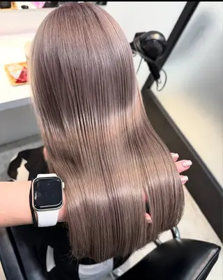 セミロング salowin所属・ハイトーンカラー 馬場みなみのヘアスタイル