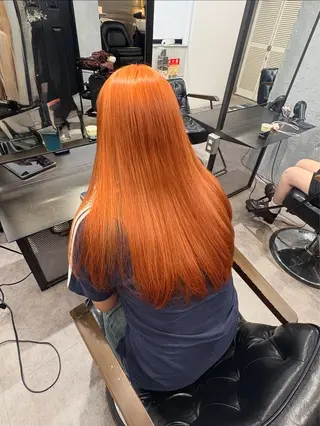 ロング ハイトーンケアカラー コト👱🏻‍♀️のヘアスタイル
