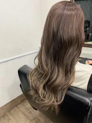 ロング カラー 薮内 香保里のヘアスタイル