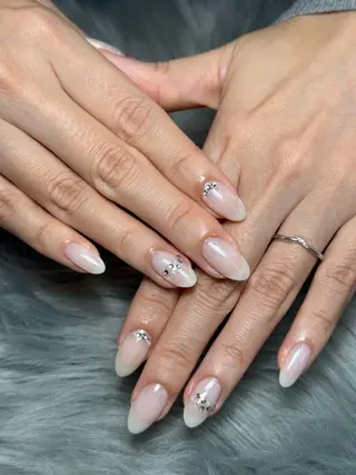 ネイル Momoka 🍑🎀のネイルデザイン