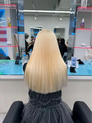 セミロング カラー ヘアアレンジ 🫧モテる💗ダメー ジレスハイトーン🫧のヘアスタイル