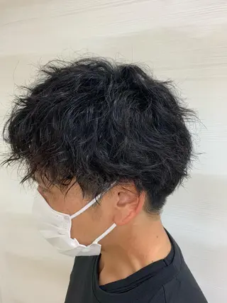 ショート パーマ メンズ 遊佐 瑞紀のヘアスタイル