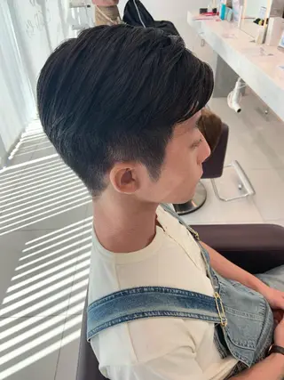 ショート メンズ ハイトーンカラー🤍 山下 優華のヘアスタイル