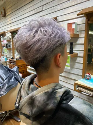 カラー メンズ ダブルカラー艶カラー Chihayaのヘアスタイル