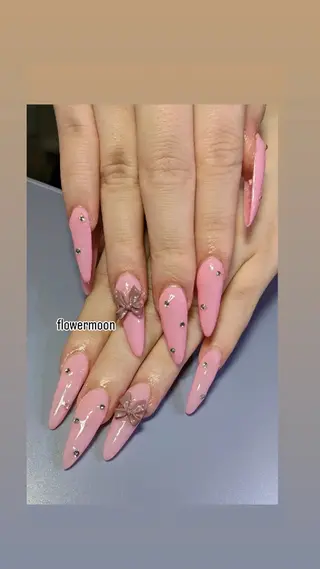 ネイル フラワー ムーンのネイルデザイン