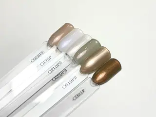 ネイル Plus Ewalu / mihiroのネイルデザイン