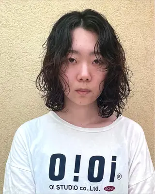 ミディアム パーマ 塩谷 雪花のヘアスタイル