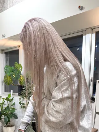 ロング maruquee de mashu所属・モモコ/ブリーチ/ ミルクティカラーのヘアスタイル