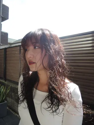 ロング YUI／レイヤー カット/透明感カラーのヘアスタイル