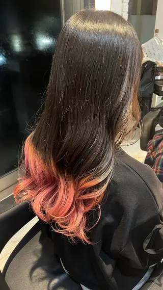 ロング カラー ブリーチ/髪質改善/ ハイトーン/暖色のヘアスタイル