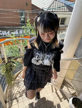 セミロング カラー ヘアアレンジ qiie ワンカラー ダブルカラーのヘアスタイル