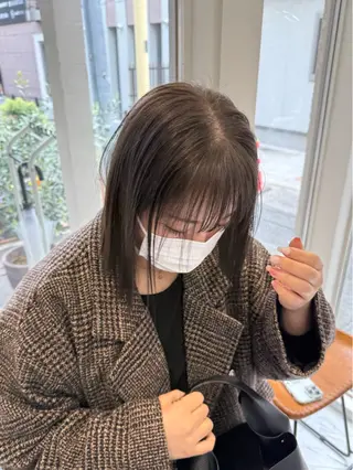 ショート カラー ミルクティー× グレージュMOMOのヘアスタイル