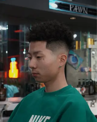 ミディアム パーマ メンズ ZUG2WANG所属・💈桜士郎💈 アフロ/コーンローのヘアスタイル