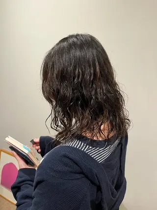 ミディアム パーマ AMNESIA三軒茶屋所属・おがわ ともひさのヘアスタイル