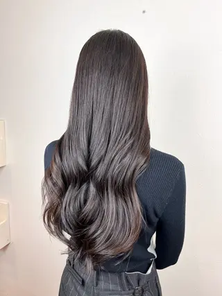 ロング トモタニ ミオのヘアスタイル