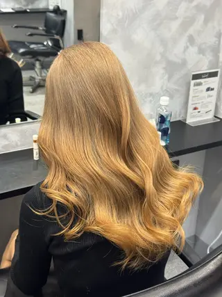 セミロング 👑ツヤブリーチ特化 👑おうた👑のヘアスタイル