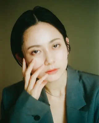 ミディアム 佐伯 和佳のヘアスタイル