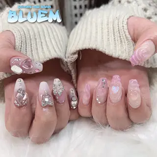 ネイル BLUEM なな🐶のネイルデザイン