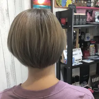ショート カラー embrace エンブレイスのヘアスタイル