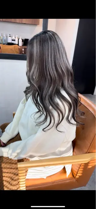 ロング Foi by Belle都賀店（フォワ バイ ベル）所属・FoibyBelle ﾌｫﾜﾊﾞｲﾍﾞﾙのヘアスタイル