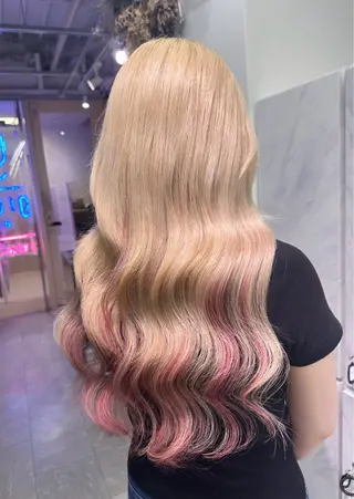 ロング MOMOKA🍑プル エクステ・ハイトーンのヘアスタイル