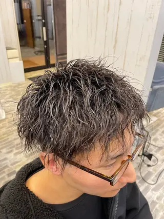 ミディアム パーマ メンズ 姫路アンメリーアン ダンのヘアスタイル