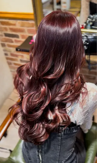 ロング 飯星慧斗 /ブリーチ、縮毛矯正のヘアスタイル