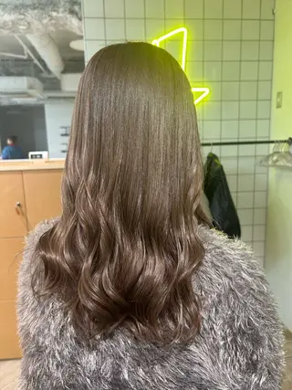 セミロング カラー ベージュ/ダブルカラ ー/新潟駅/青柳萌果のヘアスタイル