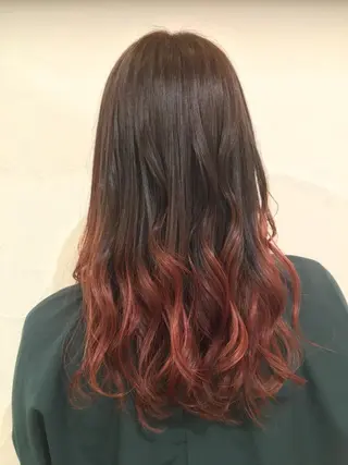 ロング カラー 乳井 悠香のヘアスタイル