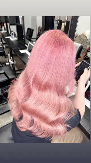 セミロング 吉川優勢/ ハイトーン/エクステのヘアスタイル