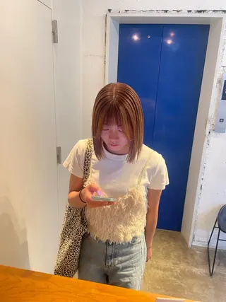 ショート カラー MIOベージュカラー 柔らかいカラーのヘアスタイル