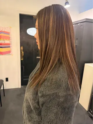 ロング カラー COMEG HEAD 上乃裏所属・宮前 芽衣のヘアスタイル