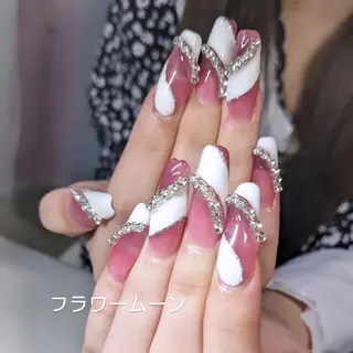 ネイル フラワー ムーンのネイルデザイン