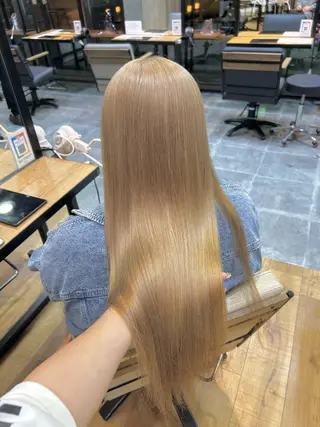 ロング カラー KOTOMI .のヘアスタイル