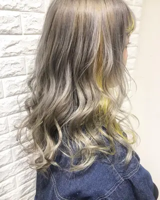 セミロング カラー 西本 夏美のヘアスタイル