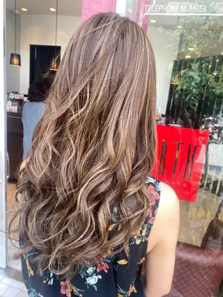 ロング diar／Saori 透明感カラー🤍のヘアスタイル