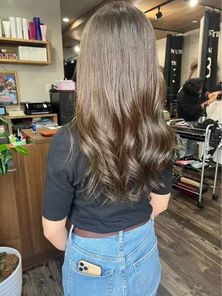 カラー 今野 詩音のヘアスタイル