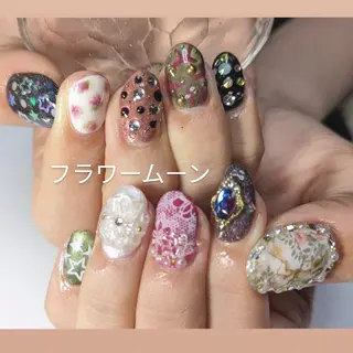 ネイル フラワー ムーンのネイルデザイン