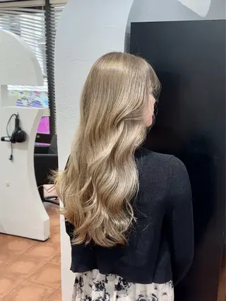 ロング カラー JEWIL SHIBUYAのヘアスタイル