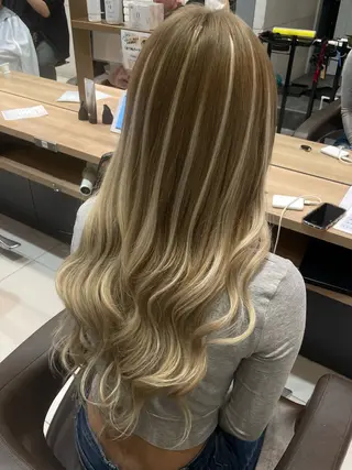 ロング Earth  Authentic 草津エイスクエア店所属・苗村 梨愛のヘアスタイル